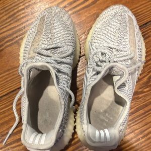 Used Yeezy static reflective laces